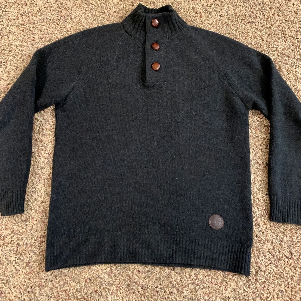 Men’s Barbour, 100% lambswool, size medium leather button sweater, gray. Turkey
